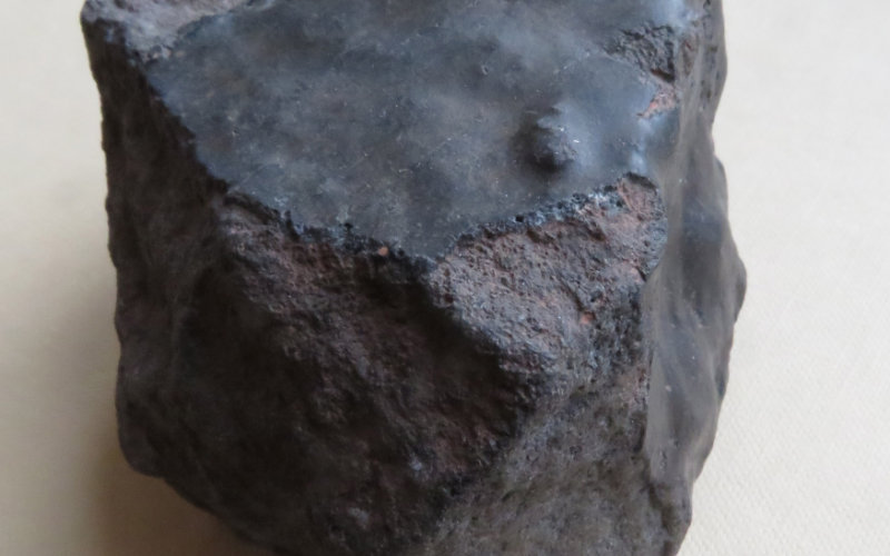 Naukowcy badający marokański meteoryt powracający z kosmosu