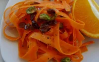 Salade de carottes aux fruits séchés 