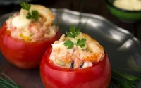Tomates et œufs farcis aux crevettes 