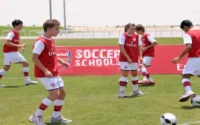 Marouane Chamakh donne le coup d'envoi de l'Arsenal Soccer School