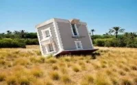 Insolite : une maison "tombée du ciel" à Marrakech