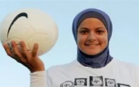 Football : les féministes contestent le port du voile
