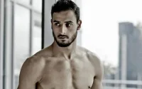 Nacer Chadli nu pour la bonne cause