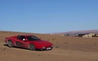 Le Sahara marocain accueille une Ferrari Testarossa