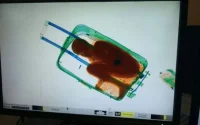 Une Marocaine transportant un enfant africain dans sa valise arrêtée à Sebta