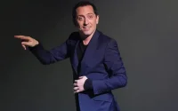 Gad Elmaleh vous initie à la darbouka ... sur une baignoire