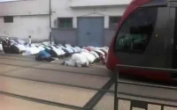 Insolite : les prieurs bloquent le tramway de Casablanca