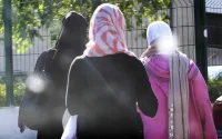 France : des mamans voilées interdites d'entrée dans un lycée pour ne pas « salir » une photo de groupe