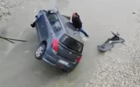 Un Marocain sauve héroïquement un homme tombé dans une rivière avec sa voiture (vidéo)