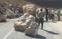 Des blocs de pierres tombent sur la route d'Errachidia (photos)