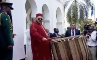 Vidéo : Mohammed VI joue de la percussion en Tanzanie