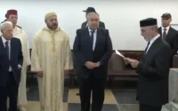 Le roi Mohammed VI visite une synagogue à Casablanca (vidéo)