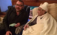 Le roi Mohammed VI rend visite à Mhamed Boucetta , gravement malade (photo)