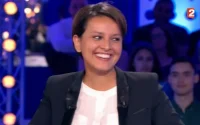 Najat Vallaud-Belkacem éclate de rire après une "fake news" (vidéo)