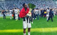 Mehdi Benatia fête le sacre de la Juventus de Turin avec le drapeau marocain(vidéo)
