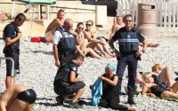 France : la ville de Lorette interdit la plage aux femmes voilées