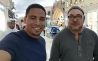 Photos : le roi Mohammed VI avec des Marocains au Qatar