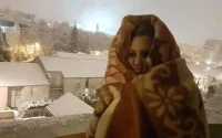 Najat Aatabou affronte le froid glacial à Paris (photo)