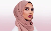 Amena Khan se retire de la publicité de l'Oréal après des tweets anti-Israël