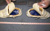 Arrêtée pour avoir caché de la drogue dans les chaussures pour son amant emprisonné