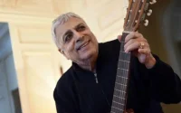 Enrico Macias brave les manifestations et chante à Casablanca