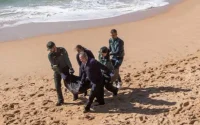 Les vagues rejettent le corps d'un homme mort noyé à Sebta