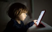 Voici pourquoi les enfants ne devraient pas être exposés aux écrans le matin