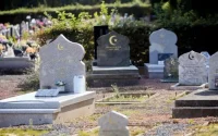 France : une plainte pour plus de cimetières musulmans