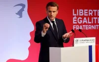 Macron persiste et signe : la France ne « va pas changer » son « droit parce qu'il choque ailleurs »