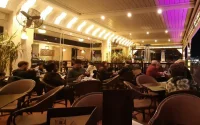 Maroc : des cafés interdisent l'accès aux célibataires