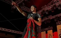 Un chanteur provoque un tollé à Essaouira : le drapeau marocain jeté par terre