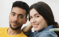 Italie : un couple marocain combat le racisme avec humour sur les réseaux sociaux