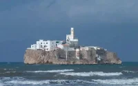 L'Espagne va démolir la tour d'horloge sur le rocher d'Al Hoceima