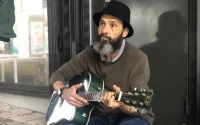 À Bordeaux, la musique aide un SDF marocain à « survivre »