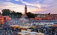 Marrakech fait la chasse aux faux guides et mendiants