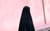 Tanger : une femme en burqa drogue une octogénaire et s'empare de 110 000 dirhams