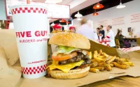 Halal : Five Guys, Quick, Pizza Hut… les chaînes de fast-food s'adaptent en France