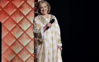 Hillary Clinton sublime en gandoura marocaine