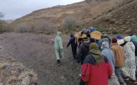 Maroc : une femme transportée sur un cercueil, l'indignation monte