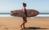 De championne à entrepreneure : Maryam El Gardoum révolutionne le surf féminin