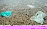 Les masques anti-Covid polluent les plages marocaines 