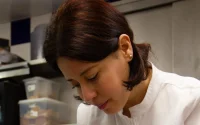 Elle a appris à faire le pain à 6 ans au Maroc, elle est aujourd'hui étoilée au Michelin
