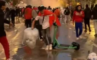Après les débordements, les supporters marocains nettoient les rues de Bruxelles (Vidéo)