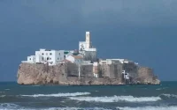 Rocher d'Al Hoceima : fin de la tour d'horloge