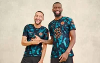 Hakim Ziyech présente le nouveau maillot de Chelsea (Vidéo)