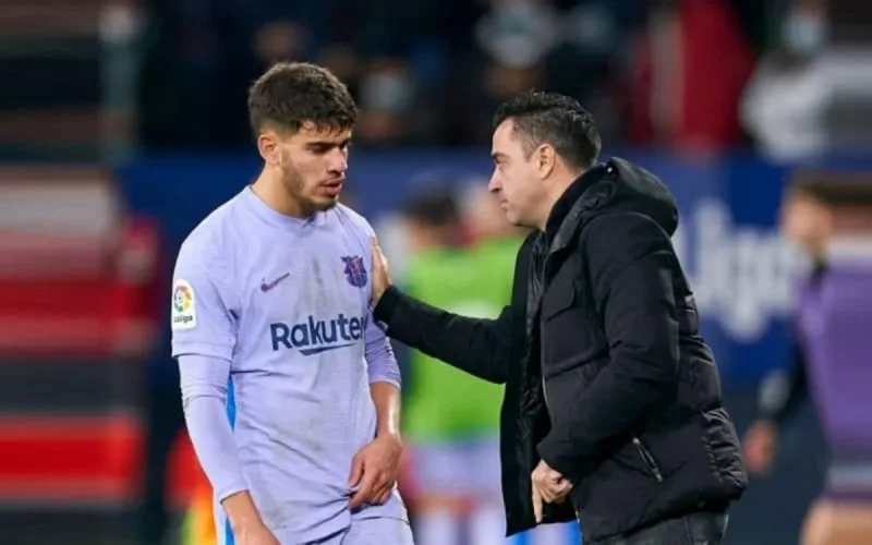 Xavi tergiverse sur le cas Abdessamad Ezzalzoul