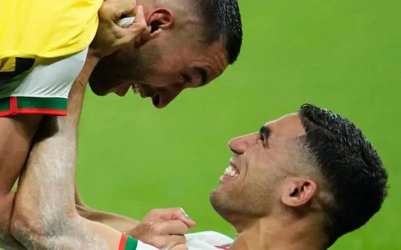 La FIFA salue la belle complicité entre Hakimi et Ziyech