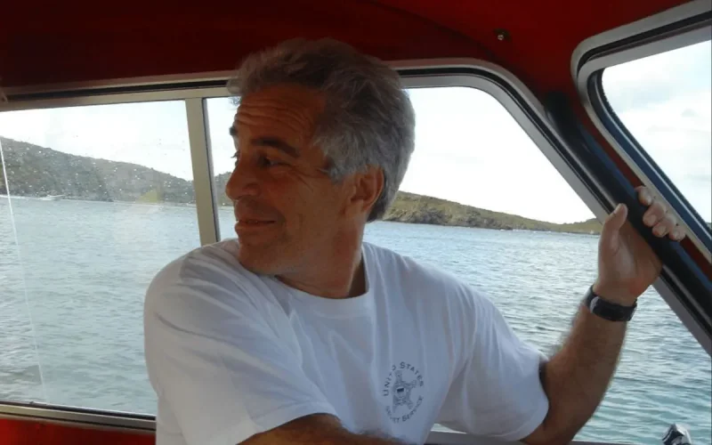 Jeffrey Epstein : des millions transférés pour un palais au Maroc juste avant son arrestation