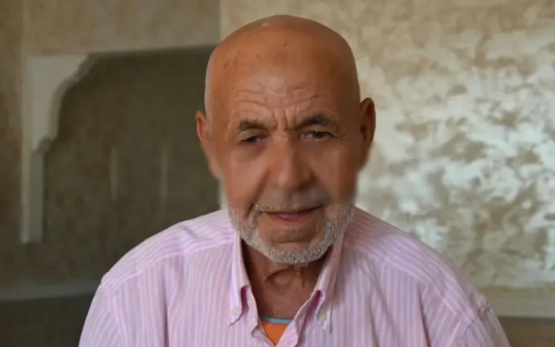 Agé de 90 ans, Ahmed erre, seul, dans les rues de Sebta