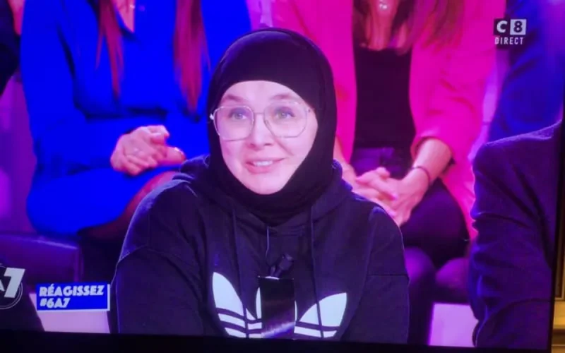 Amel, nouvelle chroniqueuse voilée sur TPMP, ne fait pas l'unanimité